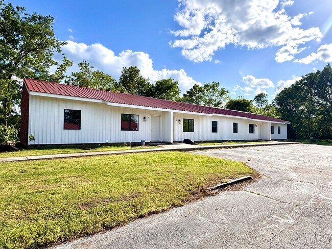Primary Photo - Newly Remodeled • 2/1 in Cave City!