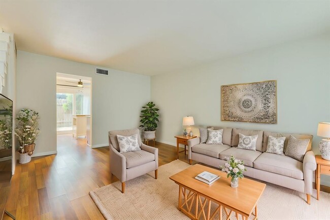 Building Photo - 7409 Shadow Hill Dr