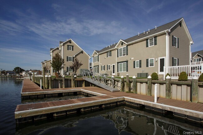 Building Photo - 60 Front St