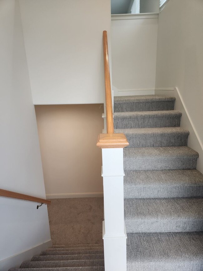 Building Photo - Great Santa Rosa Neighborhood 3 Bedroom, 2.5 Bathrooms