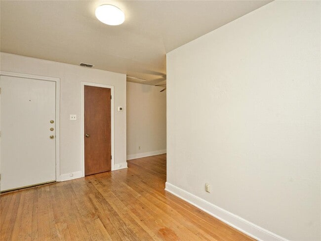 Building Photo - 1814 W 38th St