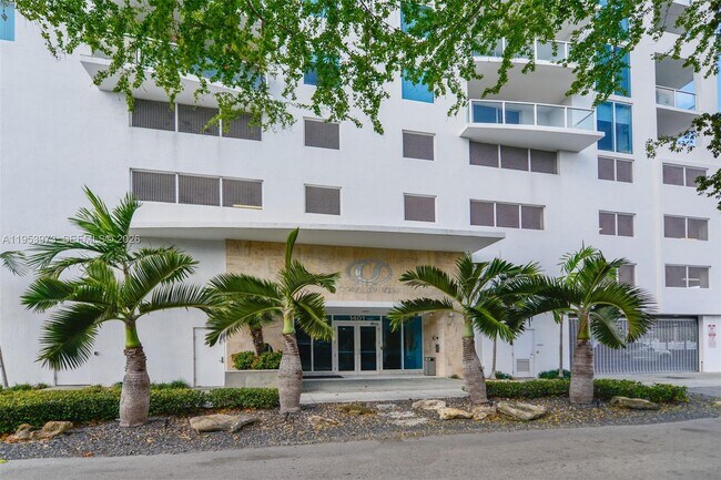 Building Photo - 1401 SW 22nd St