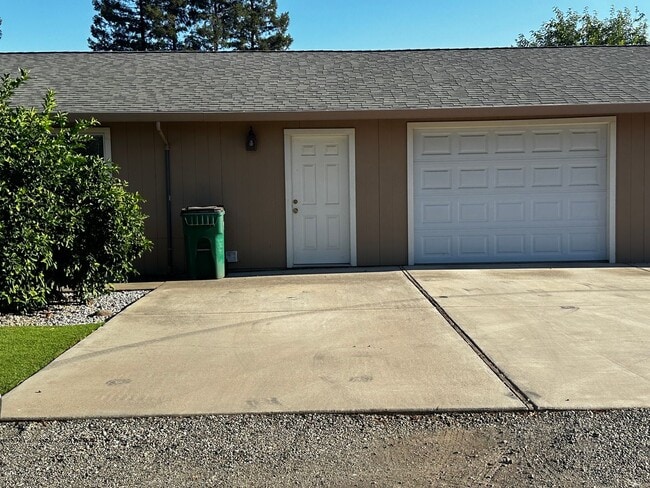 Building Photo - Garner Lane