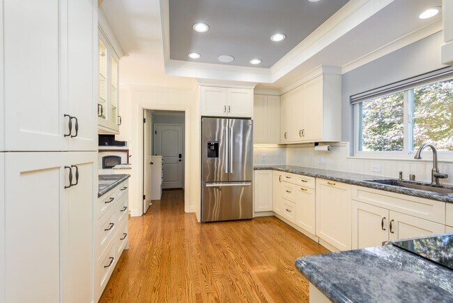 Building Photo - Custom Remodeled Ranch Home in Park-like S...