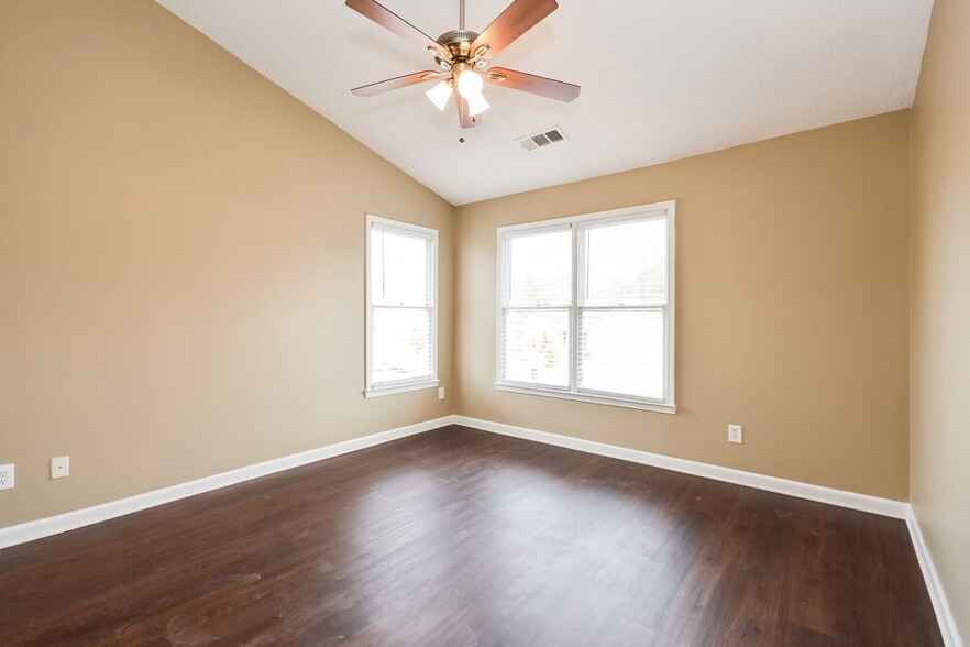 Building Photo - 449 Shoal Ct