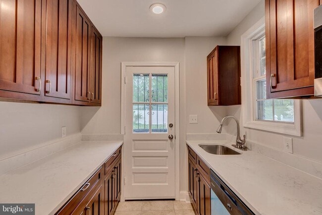 Building Photo - 3714 17th St NE