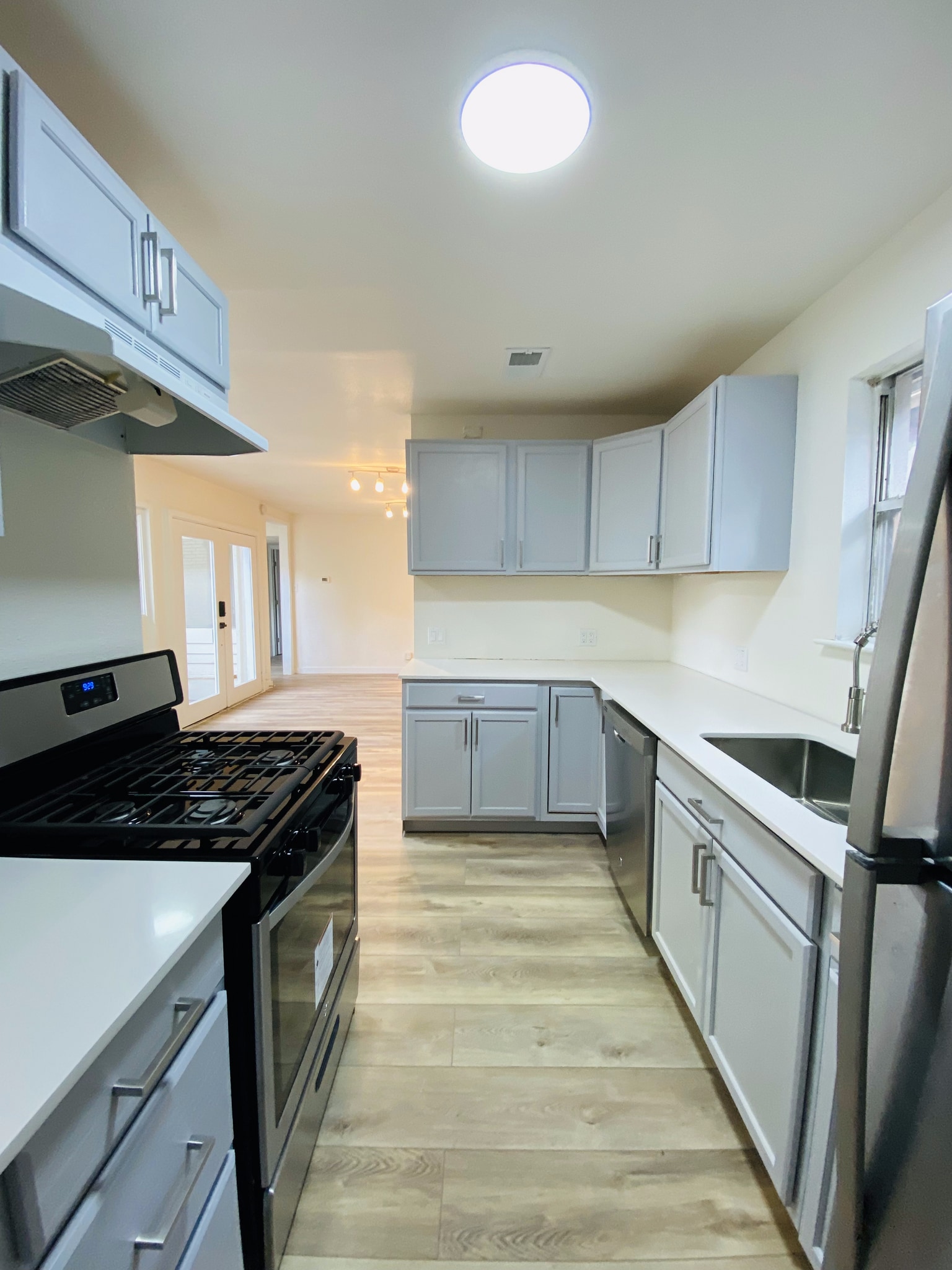 Kitchen - 1201 Radcliff Dr