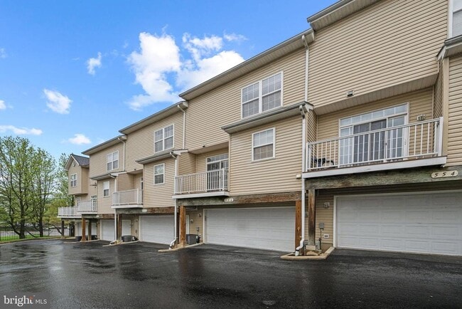 Building Photo - 556 Rhapsody Ct