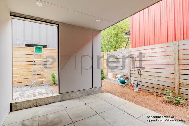 Building Photo - 718 N 49th St