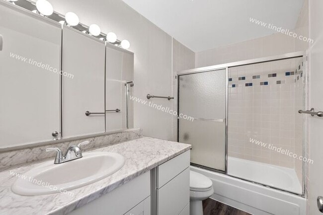 Building Photo - Renovated 2 bedroom townhouse in Piedmont