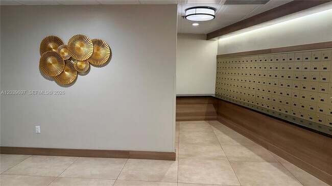 Building Photo - 3701 N Country Club Dr