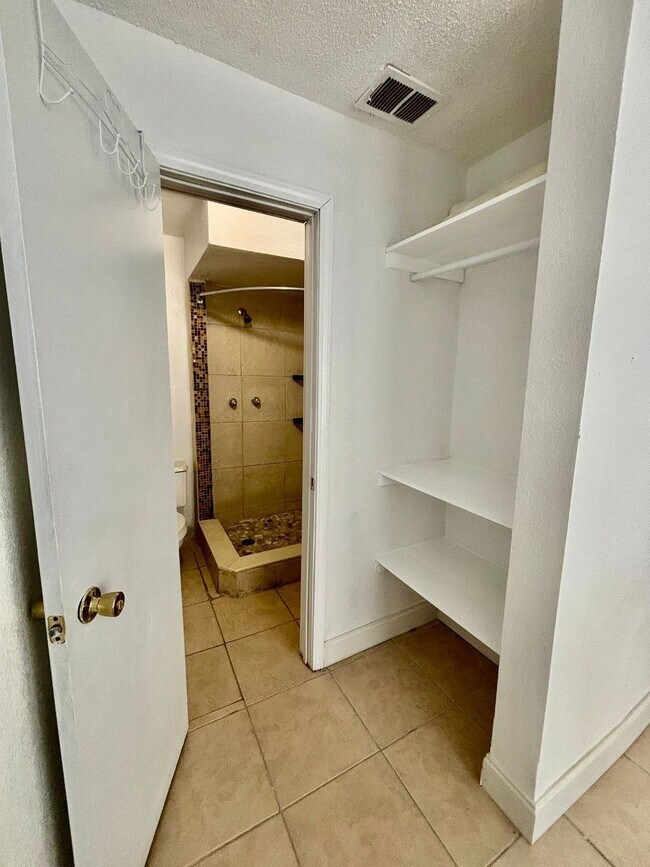 Building Photo - 4523 Ligustrum Way