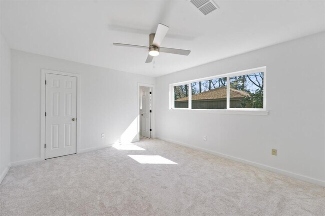 Building Photo - 205 Elmwood St