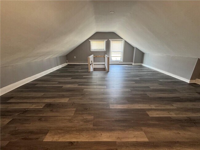 Building Photo - 29 Gesler St