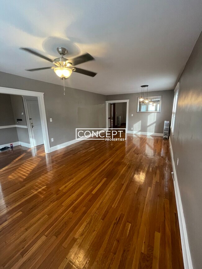 Building Photo - 8 Mill St