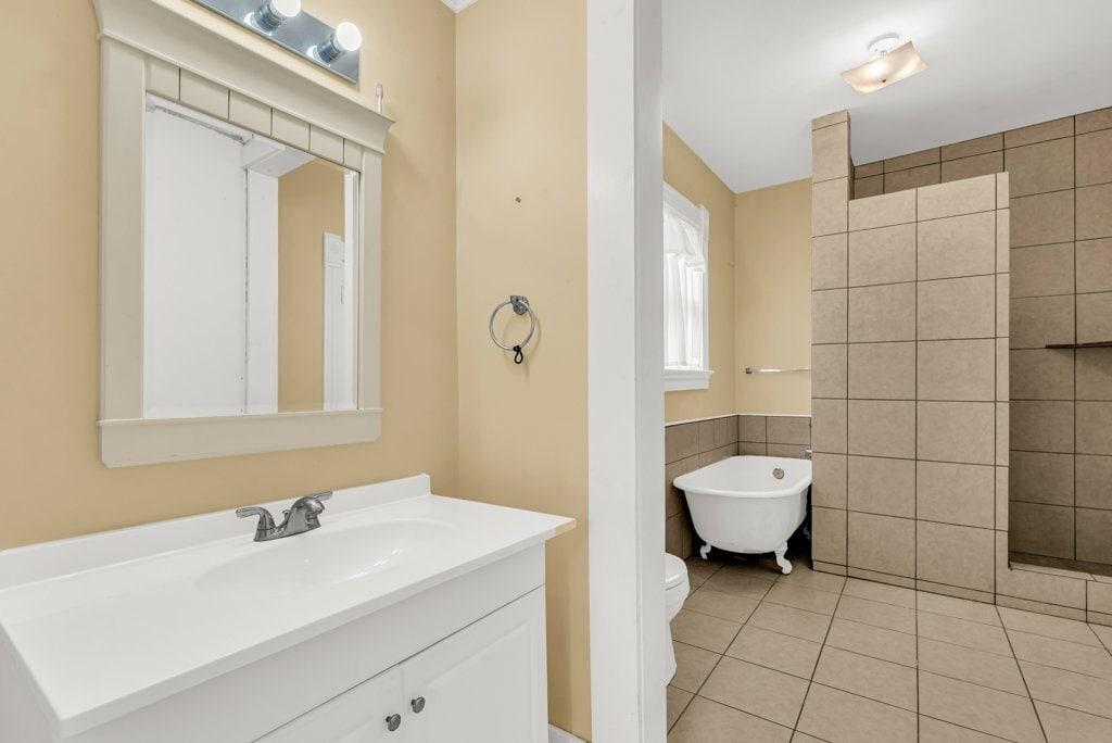 Building Photo - 622 4th St S