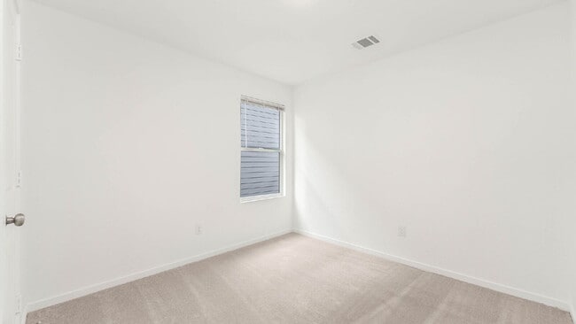 Building Photo - 215 Zyra Ave