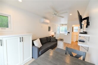 Building Photo - 428 Monterey Ln