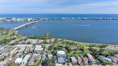 Building Photo - 230 S Lakeside Dr