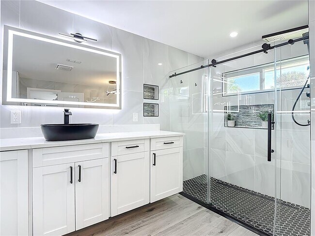 Building Photo - 620 N Barfield Dr