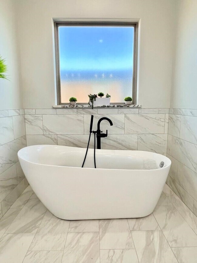 Building Photo - 165 Rustic Trl Rd