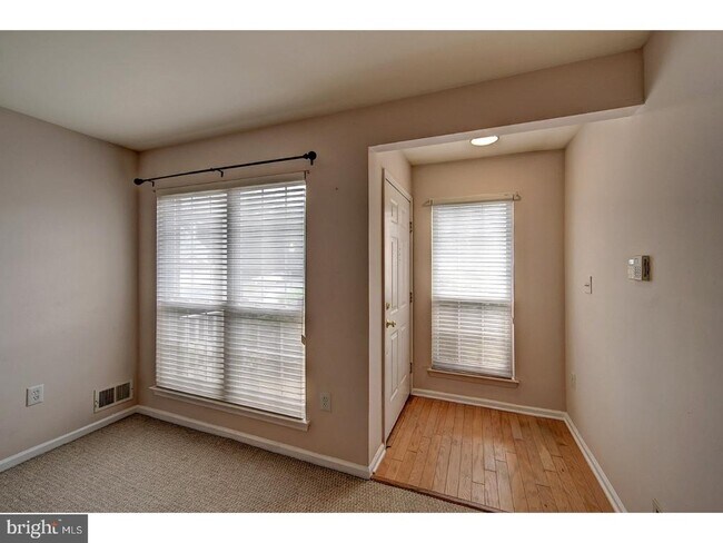 Building Photo - 406 Pebble Creek Ct