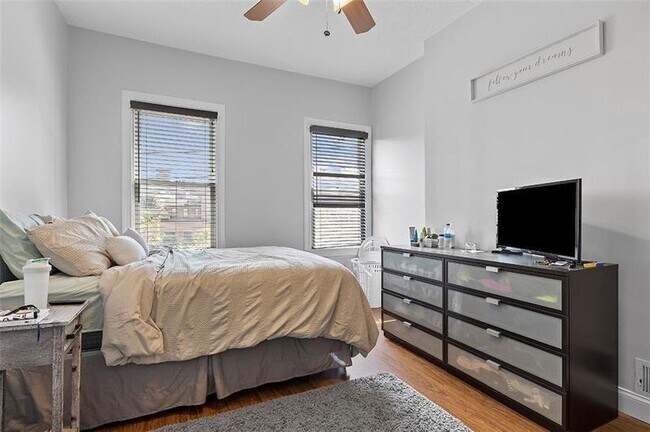 Building Photo - 858 Western Ave