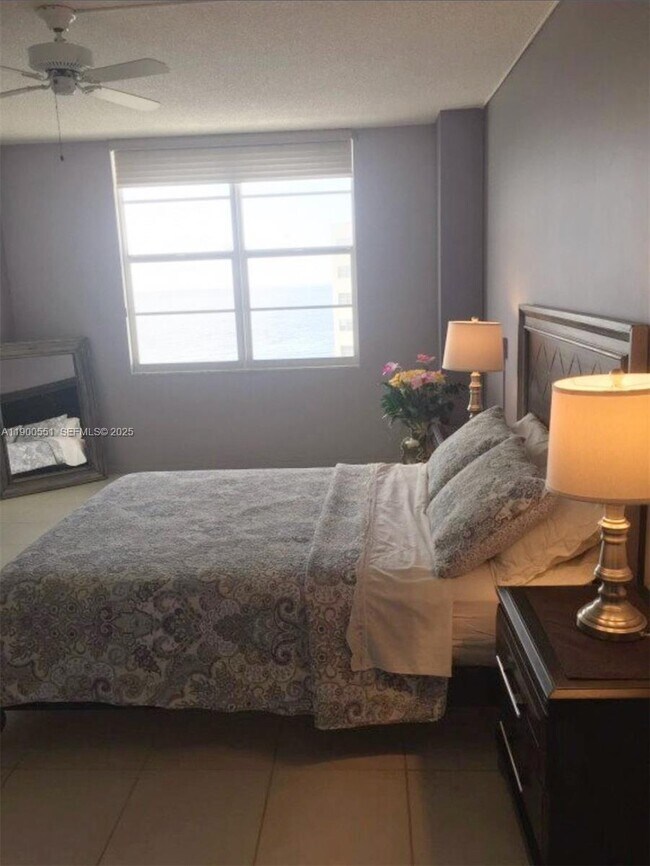 Building Photo - 3725 S Ocean Dr