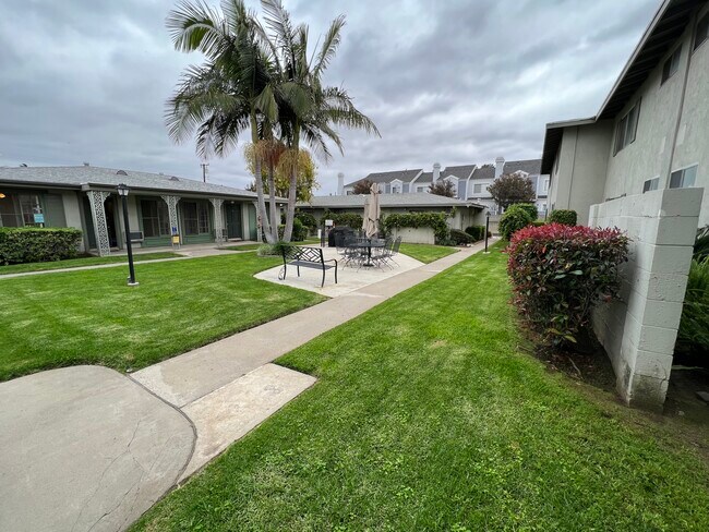 Building Photo - 15622 Pasadena Ave