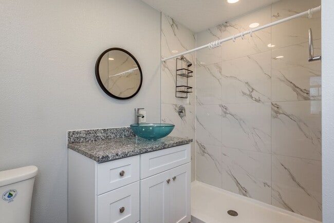 Building Photo - Renovated Home near the Beaches