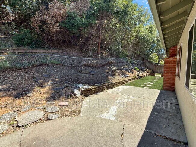 Building Photo - 2672 Doidge Ave