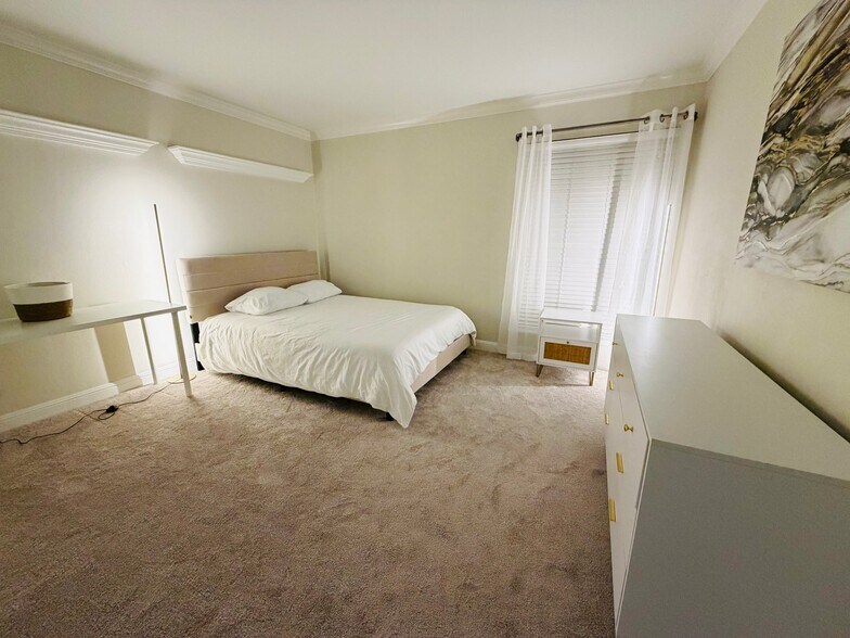 Building Photo - 8985 Alcosta Blvd