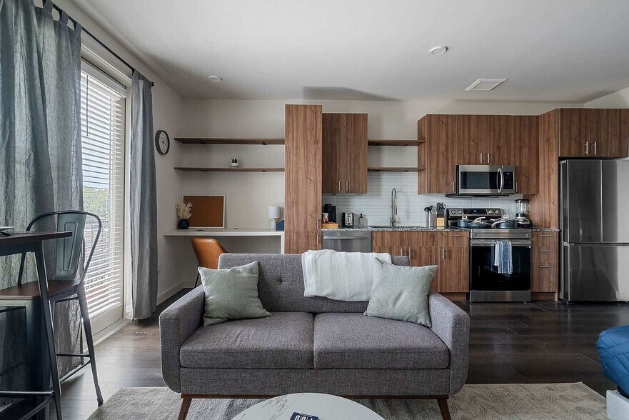 Building Photo - 2232 Empire Central Dr