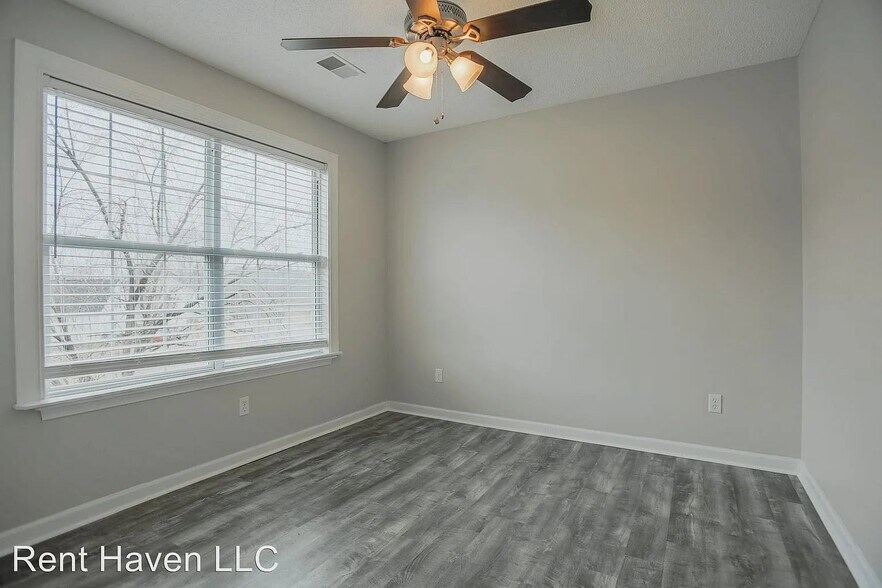 Building Photo - 115 Turning Leaf Dr