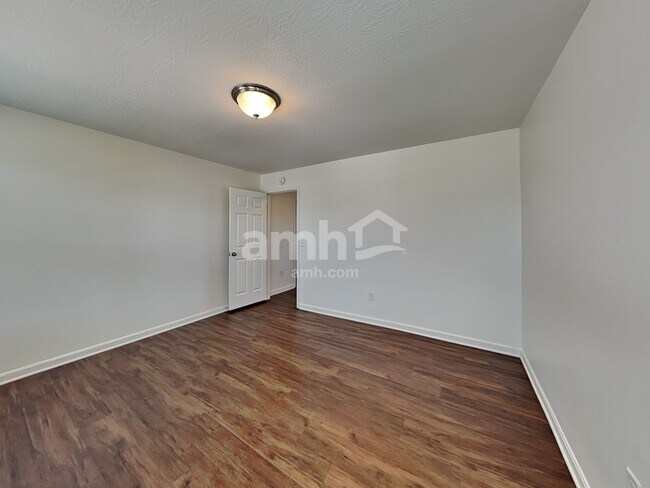 Building Photo - 6718 Waverly Park