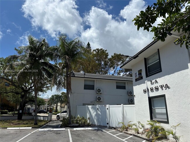 Building Photo - 1413 N Dixie Hwy
