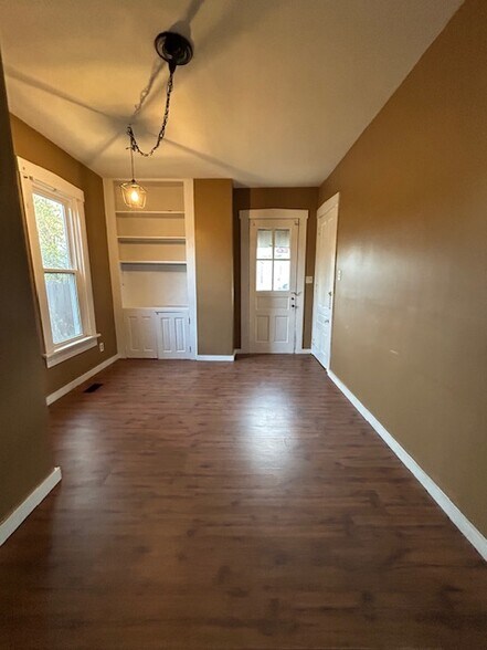 Building Photo - 518 Beckman St