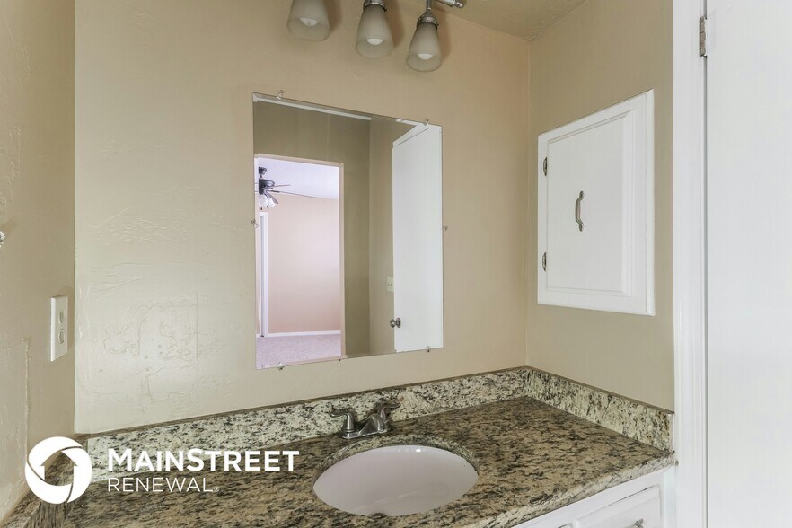 Building Photo - 11520 Bel Air Pl