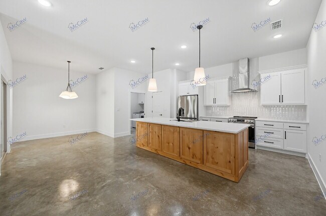 Building Photo - 102 Cardinal Wds