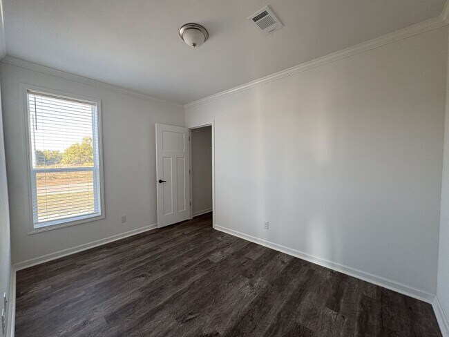 Building Photo - 1002 Morgan Jones Dr
