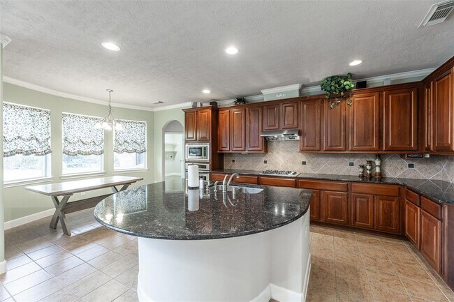 Building Photo - 28506 Woodlark Dr