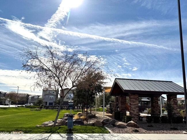 Building Photo - 1064 S Sunset Dr