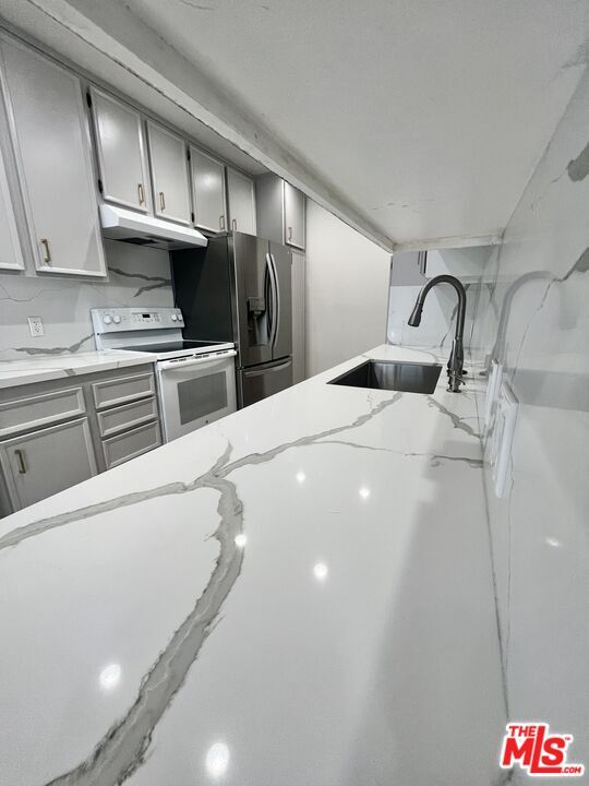 Building Photo - 1750 Camino Palmero St