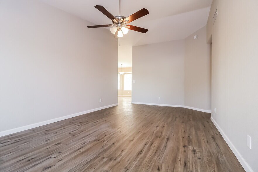 Building Photo - 1611 S 63rd Dr