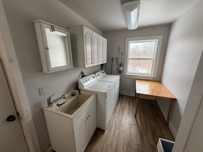 Building Photo - 1719 Charms Rd