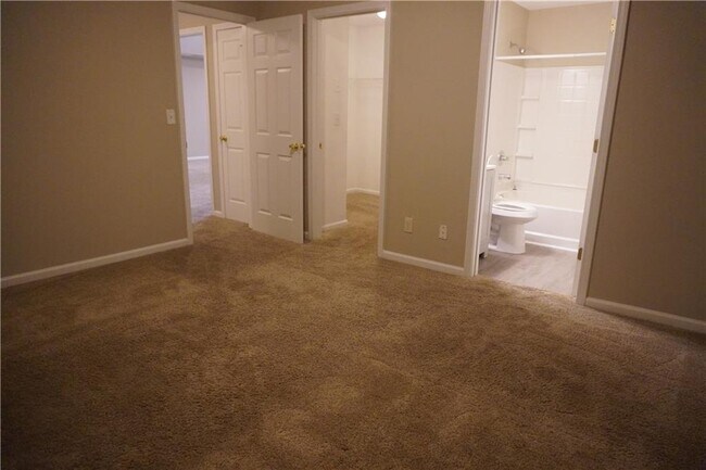 Building Photo - 840 Paper Creek Dr SE