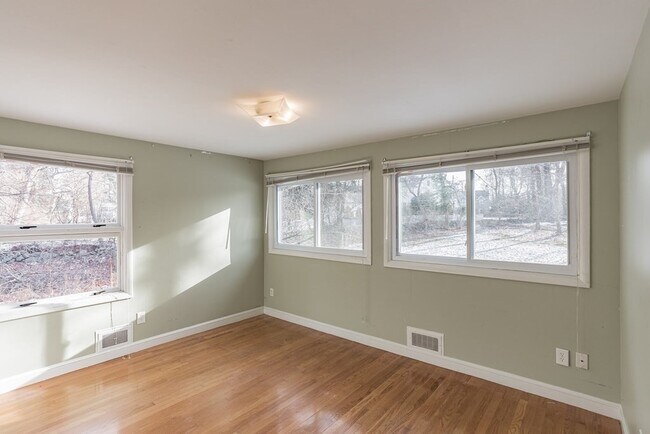 Building Photo - 34 Karlton Cir