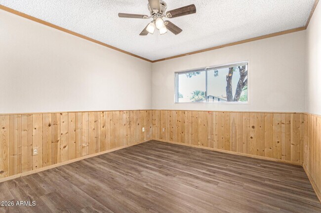 Building Photo - 1049 E Carter Dr