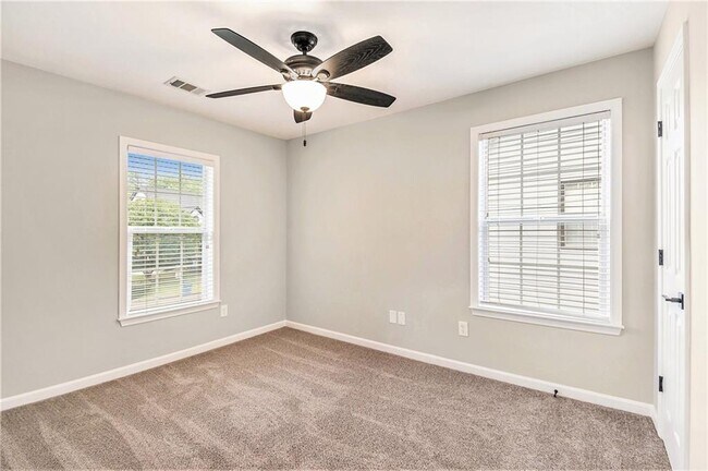 Building Photo - 510 Kingsport Dr