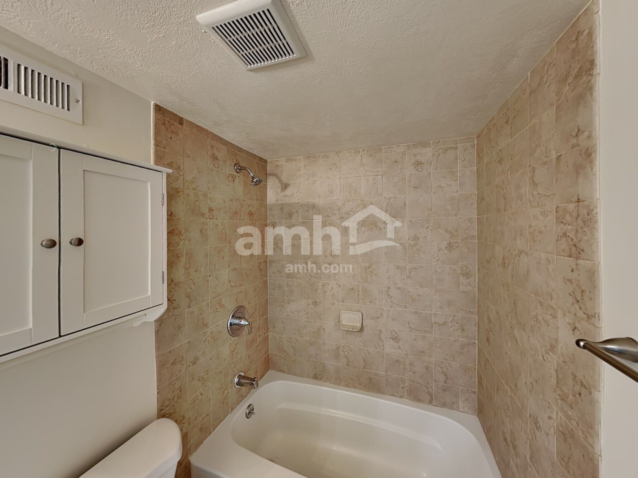 Building Photo - 939 740 S